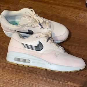 Pink Nike air max 90